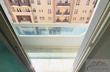 شقة - غرفة نوم - 2 حمامات للايجار في مبنى مويلح - مويلح - الشارقة شقة - غرفة نوم - 2 حمامات للايجار في مبنى مويلح - مويلح - الشارقة