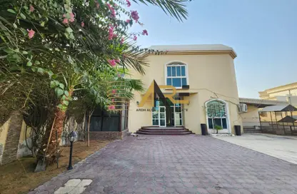 Villa - 4 Bedrooms - 6 Bathrooms for rent in Muwafja - Wasit - Sharjah