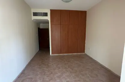 Apartment - 3 Bedrooms - 3 Bathrooms for rent in 585 Building - Al Majaz 3 - Al Majaz - Sharjah