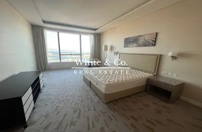 Apartment - Studio - 1 Bathroom for rent in The Palm Tower - Palm Jumeirah - Dubai