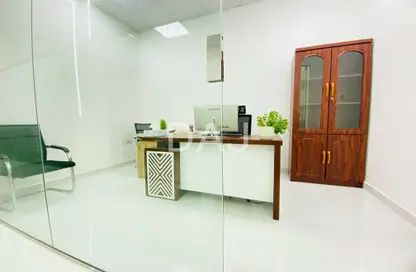 Office Space - Studio - 1 Bathroom for rent in Red Avenue - Al Garhoud - Dubai