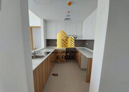 صورةمطبخ لـ: شقة - 1 غرفة نوم - 2 حمامات للكراء في مدينة الواجهة المائية لإمارة الشارقة - الشارقة, صورة 1