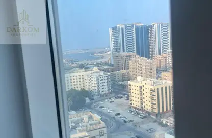 شقة - 2 غرف نوم - 2 حمامات للايجار في مساكن كورنيش عجمان - طريق كورنيش عجمان - عجمان