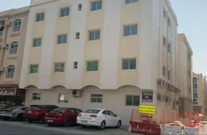 عمارة بالكامل - استوديو - 8 حمامات للبيع في تجارية مويلح - الشارقة