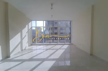 شقة - 3 غرف نوم - 3 حمامات للايجار في برج العين - شارع حمدان - أبوظبي