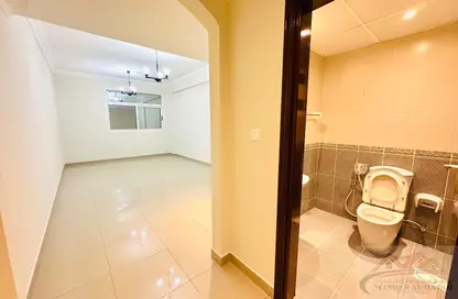 شقة - غرفة نوم - 2 حمامات للايجار في بناية مويليح 29 - مويلح - الشارقة