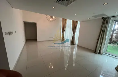 Townhouse - 3 Bedrooms - 4 Bathrooms for rent in Marina Square - Al Reem Island - Abu Dhabi