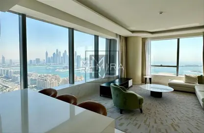 Apartment - 1 Bedroom - 1 Bathroom for sale in The Palm Tower - Palm Jumeirah - Dubai
