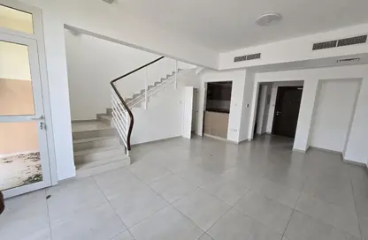 تاون هاوس - 2 غرف نوم - 3 حمامات للايجار في قرية الخليج - الغدير - أبوظبي