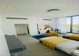 صورةغرفة- غرفة النوم لـ: فيلا - 4 غرف نوم - 6 حمامات للبيع في سيكويا - مسار - تلال سيتي - الشارقة, صورة 1