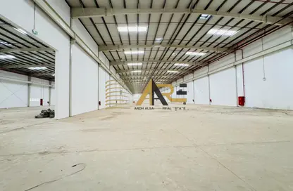 Warehouse - Studio - 6 Bathrooms for rent in Al Sajaa - Sharjah