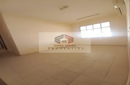 Empty Room image for: Apartment - 2 Bedrooms - 2 Bathrooms for rent in Al Mutawaa - Al Ain, Image 1