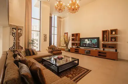 Living Room image for: Apartment - 2 Bedrooms - 3 Bathrooms for sale in Shams 4 - Shams - Jumeirah Beach Residence - Dubai, Image 1