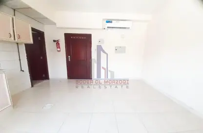 Empty Room image for: Apartment - 1 Bathroom for rent in Muwaileh Commercial - Sharjah, Image 1