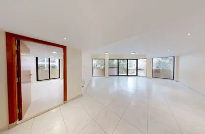 Apartment - 3 Bedrooms - 3 Bathrooms for rent in Golden Sands 1 - Mankhool - Bur Dubai - Dubai