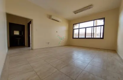 شقة - غرفة نوم - 1 حمام للايجار في النيادات - العين