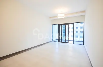 Empty Room image for: Apartment - 1 Bathroom for sale in SOL Bay - Business Bay - Dubai, Image 1