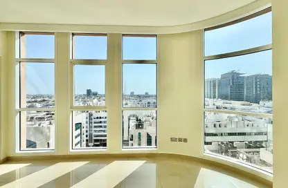 Apartment - 3 Bedrooms - 4 Bathrooms for rent in United Square - Al Khalidiya - Abu Dhabi Apartment - 3 Bedrooms - 4 Bathrooms for rent in United Square - Al Khalidiya - Abu Dhabi