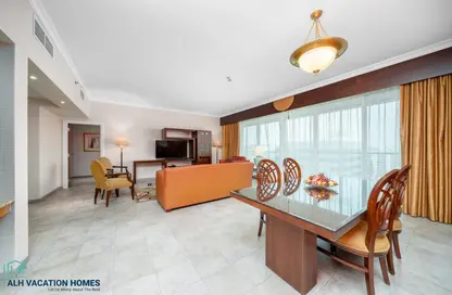 Living / Dining Room image for: Hotel  and  Hotel Apartment - 1 Bedroom - 2 Bathrooms for rent in Marriott Executive Apartments - Riggat Al Buteen - Deira - Dubai, Image 1