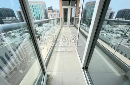 شقة - 3 غرف نوم - 4 حمامات للايجار في يونايتد سكوير - الخالدية - أبوظبي