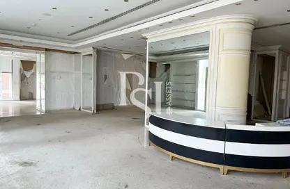Retail - Studio - 1 Bathroom for rent in Sheleila Tower - Al Khalidiya - Abu Dhabi