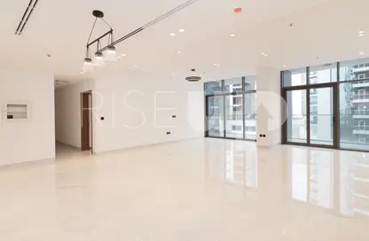 Apartment - 3 Bedrooms - 4 Bathrooms for sale in Royal Regency - Business Bay - Dubai