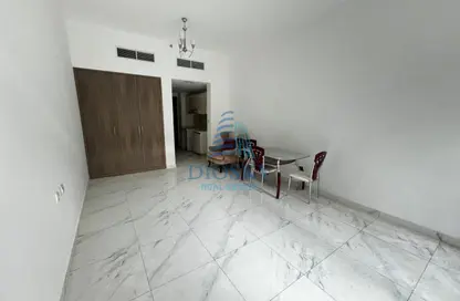 شقة - 1 حمام للايجار في بحيرات سيرينيتي 5 - الضاحية 10 - قرية الجميرا سركل - دبي