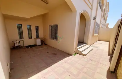 فيلا - 3 غرف نوم - 4 حمامات للايجار في القطارة - العين