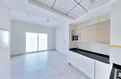 شقة - 1 حمام للايجار في مسكن أكسفورد 2 - الضاحية 10 - قرية الجميرا سركل - دبي