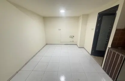 Apartment - Studio - 1 Bathroom for rent in Mankhool Building - Mankhool - Bur Dubai - Dubai