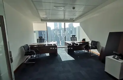 مكتب عمل جماعي - استوديو للايجار في برج بايناري - الخليج التجاري - دبي
