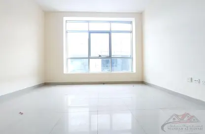 شقة - 2 غرف نوم - 3 حمامات للايجار في برج صحارى 2 - مجمع صحارى - النهدة - الشارقة