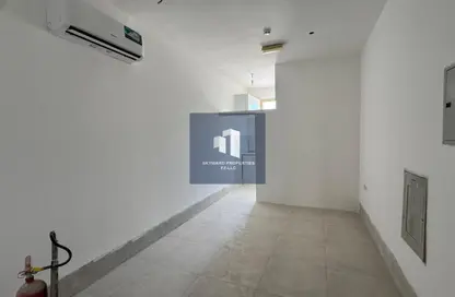 سكن الموظفين - استوديو - 8 حمامات للايجار في النخيل - رأس الخيمة