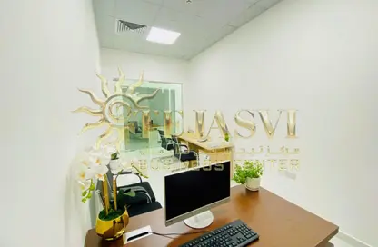 Office Space - Studio - 1 Bathroom for rent in Red Avenue - Al Garhoud - Dubai