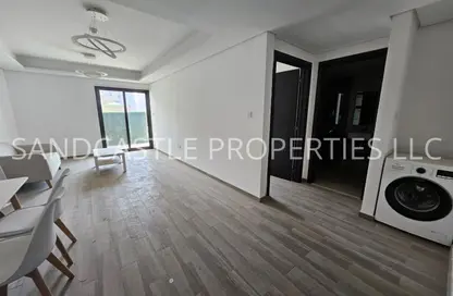 شقة - 1 حمام للبيع في قصر لايا - منطقة 15 - قرية الجميرا سركل - دبي