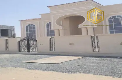 Outdoor Building image for: Villa - 4 Bedrooms - 5 Bathrooms for rent in Al Aweer 1 - Al Aweer - Dubai, Image 1