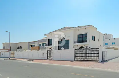 Villa - 5 Bedrooms - 7 Bathrooms for rent in Nad Al Sheba 4 - Nad Al Sheba - Dubai