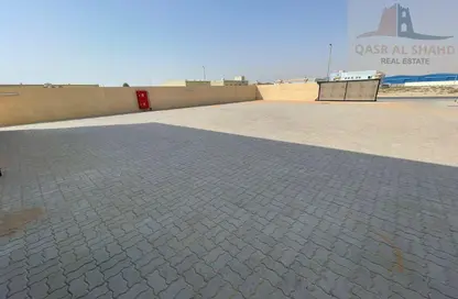 Warehouse - Studio - 2 Bathrooms for rent in Al Jlail - Al Sajaa - Sharjah