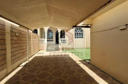 Villa - 5 Bedrooms - 5 Bathrooms for rent in Al Markhaniya - Al Ain