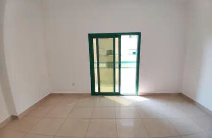 Empty Room image for: Apartment - 3 Bedrooms - 3 Bathrooms for rent in Samnan - Halwan - Sharjah, Image 1