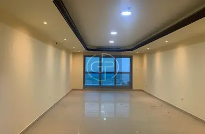 صورة لـ غرفة فارغة شقة - 2 غرف نوم - 4 حمامات للبيع في برج الكورنيش - كورنيش عجمان - عجمان ، صورة رقم 1