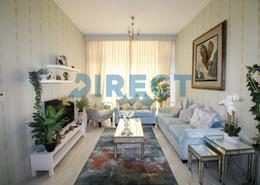 صورةغرفة المعيشة لـ: شقة - 1 غرفة نوم - 2 حمامات للبيع في بحيرات سيرينيتي - قرية الجميرا سركل - دبي, صورة 1