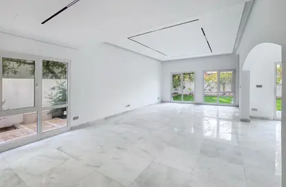 Villa - 4 Bedrooms - 5 Bathrooms for rent in Meadows 1 - Meadows - Dubai