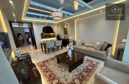 Apartment - 4 Bedrooms - 5 Bathrooms for sale in Ville 12 - Masdar City - Abu Dhabi