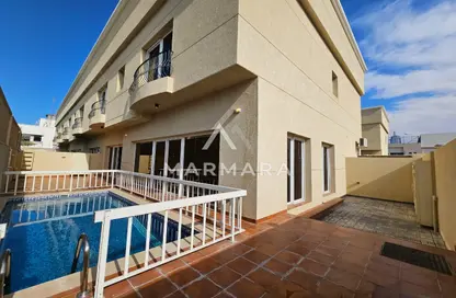 Villa - 5 Bedrooms - 5 Bathrooms for rent in Jumeirah 1 Villas - Jumeirah 1 - Jumeirah - Dubai