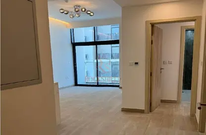 شقة - غرفة نوم - 2 حمامات للبيع في ذا ايست كريست - ديستريكت 17 - قرية الجميرا سركل - دبي