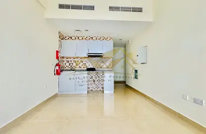 Apartment - Studio - 1 Bathroom for rent in Al Karama - Dubai Apartment - Studio - 1 Bathroom for rent in Al Karama - Dubai