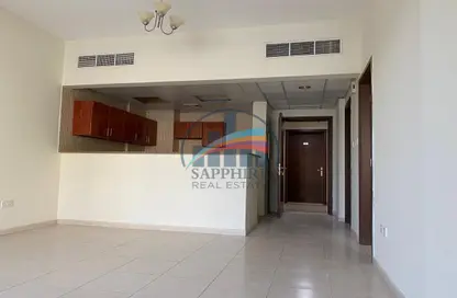شقة - غرفة نوم - 2 حمامات للبيع في آي سي1 اماراتي 20 - طراز إماراتي - المدينة الدولية - دبي