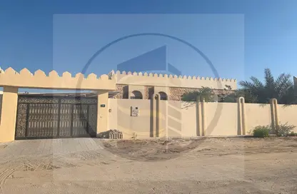Outdoor House image for: Villa - 5 Bedrooms - 4 Bathrooms for sale in Wasit - Sharjah, Image 1