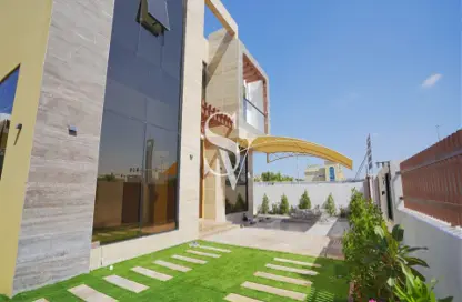 Villa - 5 Bedrooms - 7 Bathrooms for sale in Jumeirah Park Homes - Jumeirah Park - Dubai